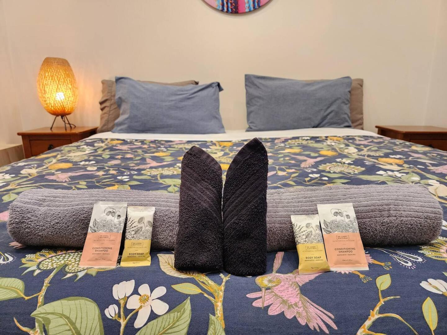 A Stone'S Throw From Town Main House Hotel Dunedin Eksteriør billede