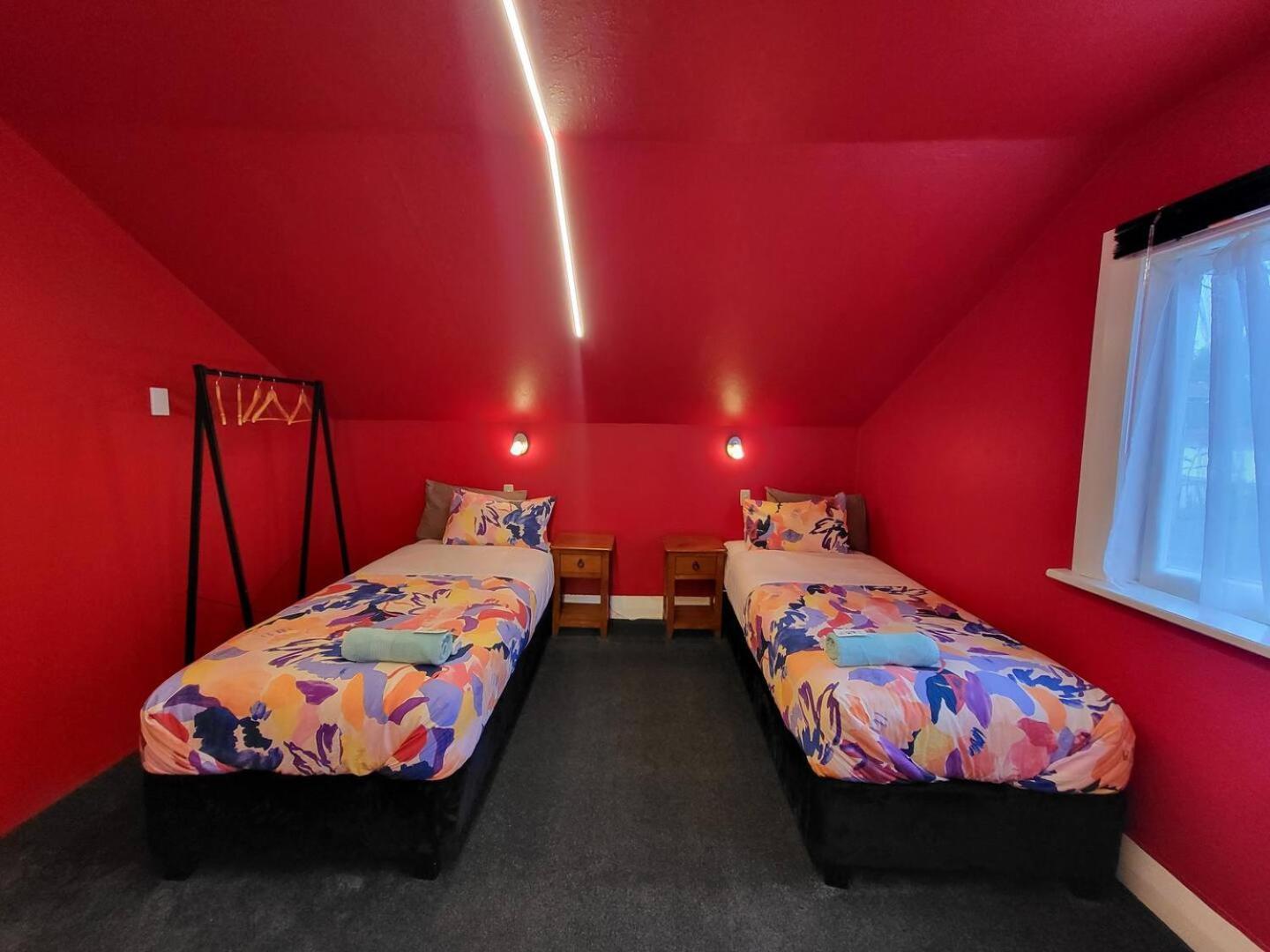 A Stone'S Throw From Town Main House Hotel Dunedin Eksteriør billede